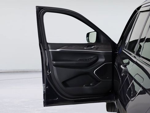 Used 2022 Jeep Grand Cherokee Limited 4xe image 16