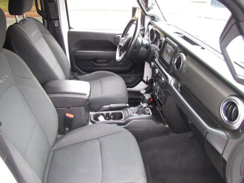 Used 2021 Jeep Wrangler Unlimited Sahara image 35