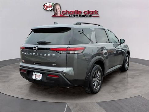 Used 2024 Nissan Pathfinder SV image 5