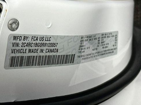 Used 2024 Chrysler Pacifica Touring-L FWD image 12