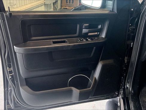 Used 2018 RAM 1500 Express w/ Black Ram 1500 Express Group image 9