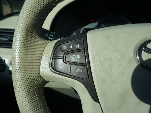 Used 2014 Toyota Sienna XLE image 7