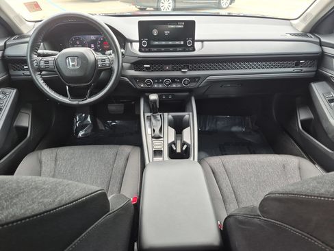 Certified 2025 Honda Accord SE image 25