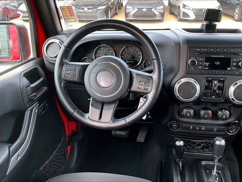 Used 2018 Jeep Wrangler Unlimited Sahara image 5