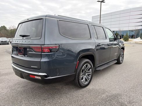 Used 2024 Jeep Wagoneer L Series II w/ Flexible Seating Group AWD/4WD image 5