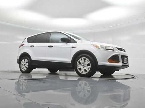 Used 2015 Ford Escape S FWD image 3
