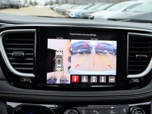 New 2026 Chrysler Pacifica Select FWD image 19