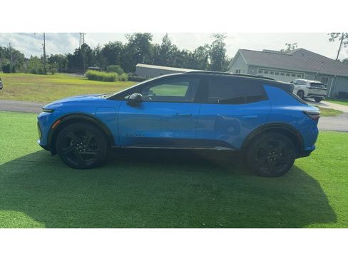 Used 2024 Chevrolet Equinox EV RS FWD image 2