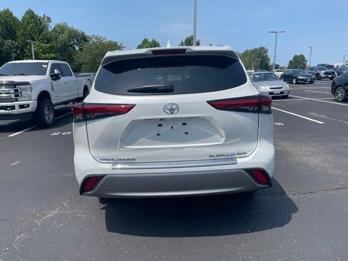 Used 2022 Toyota Highlander Platinum AWD/4WD image 4
