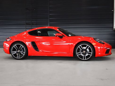 Used 2025 Porsche 718 Cayman image 10