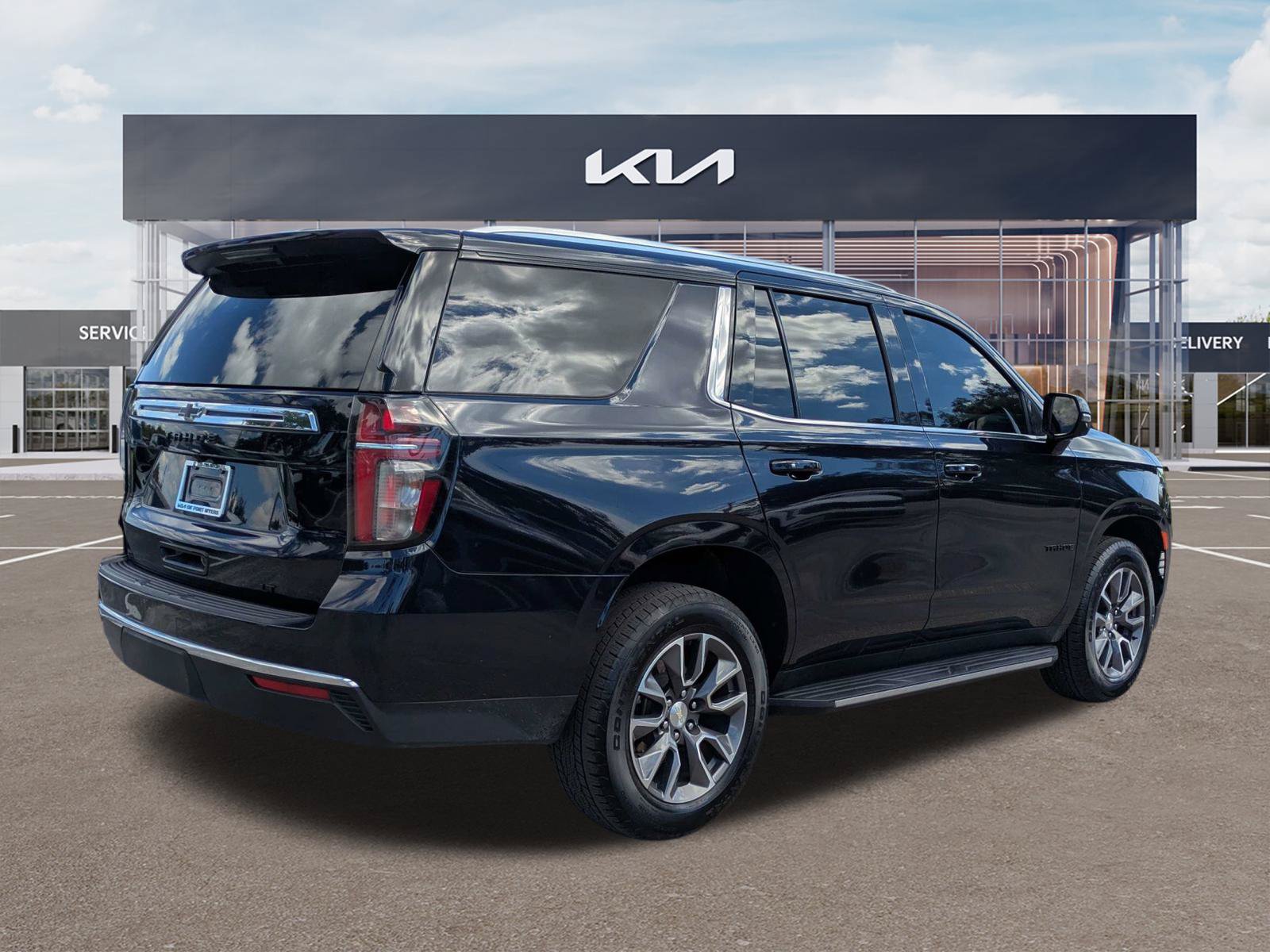 Used 2022 Chevrolet Tahoe LT w/ Luxury Package RWD image 4
