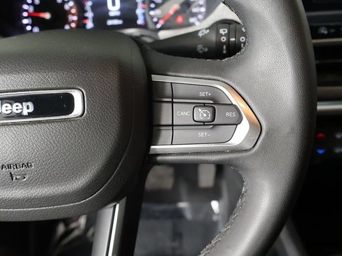 Used 2025 Jeep Compass Latitude AWD/4WD image 38