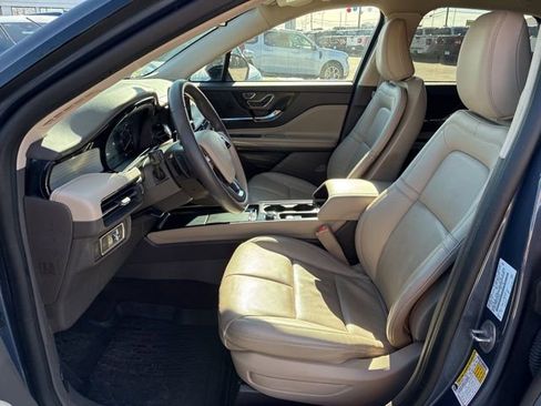 Used 2022 Lincoln Corsair Standard w/ Premium Package image 18