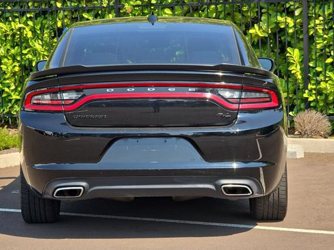 Used 2017 Dodge Charger R/T w/ Blacktop Package RWD image 5