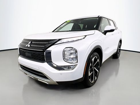 Used 2024 Mitsubishi Outlander SE image 10