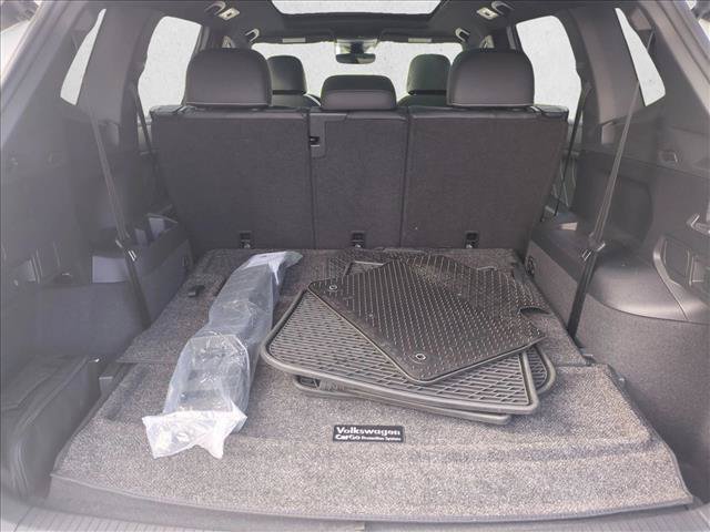 Used 2023 Volkswagen Tiguan SE R-Line FWD image 6