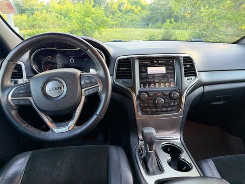 Used 2017 Jeep Grand Cherokee Altitude AWD/4WD image 19