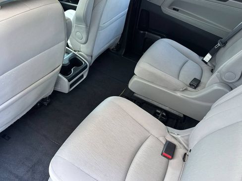 Used 2018 Honda Odyssey EX image 11