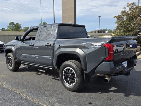 Used 2024 Toyota Tacoma TRD Off-Road image 4
