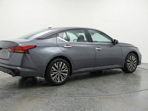 Used 2025 Nissan Altima 2.5 SV image 9