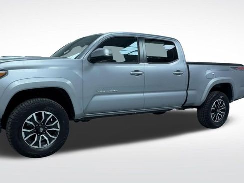 Certified 2020 Toyota Tacoma TRD Sport w/ Technology Package AWD/4WD image 5