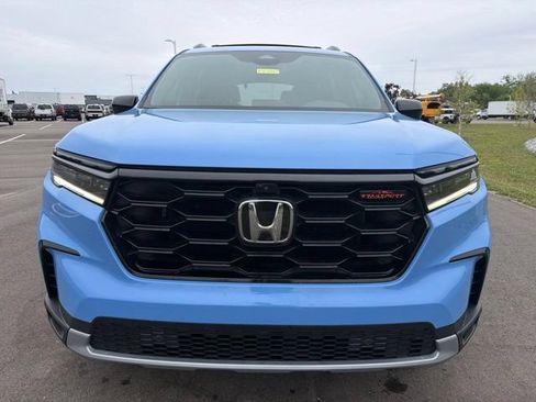 Used 2023 Honda Pilot TrailSport image 3