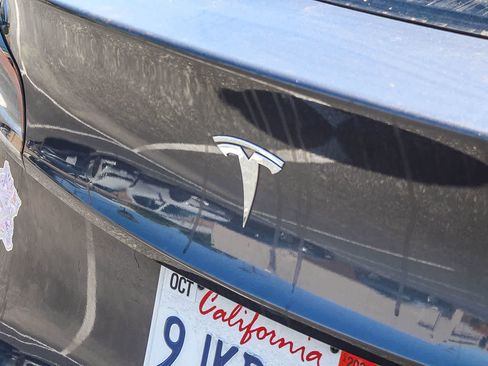 Used 2023 Tesla Model Y Long Range image 9