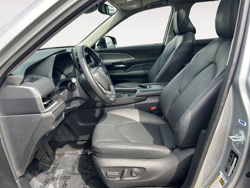 Used 2024 Toyota Grand Highlander AWD image 6