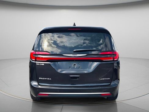 Used 2024 Chrysler Pacifica Limited FWD image 6