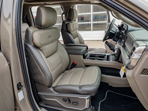 Used 2026 Ford F450 Platinum w/ Platinum Plus Package image 30