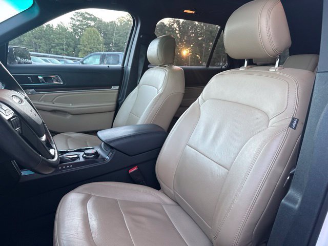 Used 2017 Ford Explorer Limited w/ Equipment Group 301A AWD/4WD image 9