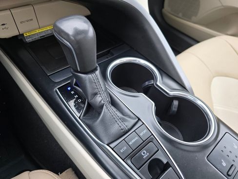 Used 2019 Toyota Camry XLE w/ Navigation Package FWD image 15