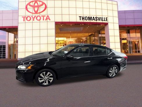 Used 2024 Nissan Altima 2.5 S FWD image 8