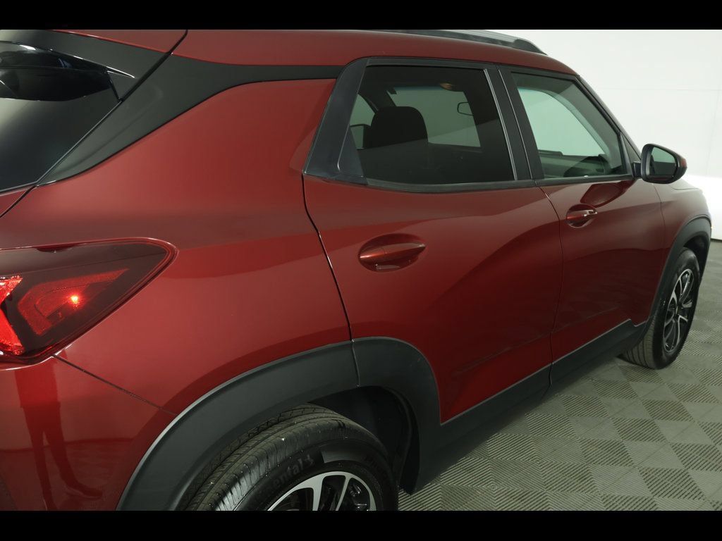 Used 2025 Chevrolet TrailBlazer LT FWD image 17