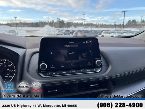 Used 2023 Nissan Rogue SV w/ SV Premium B Package image 17