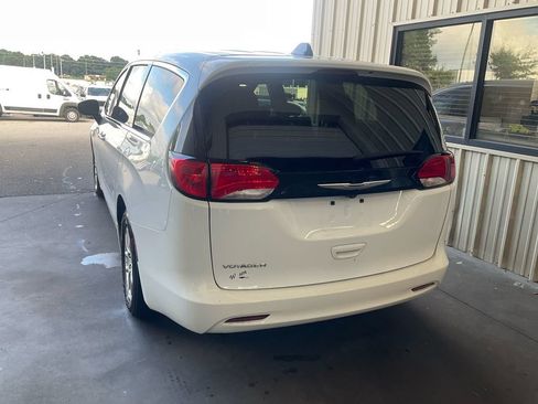 Used 2024 Chrysler Voyager LX FWD image 4
