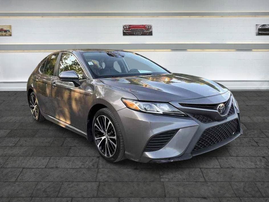 Used 2019 Toyota Camry SE FWD image 1