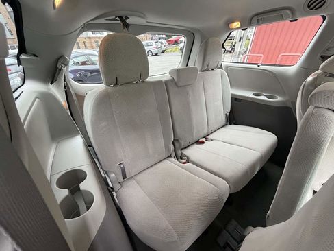 Used 2014 Toyota Sienna LE FWD image 22