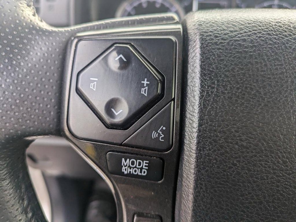 Used 2021 Toyota 4Runner Venture w/ Moonroof Package AWD/4WD image 18
