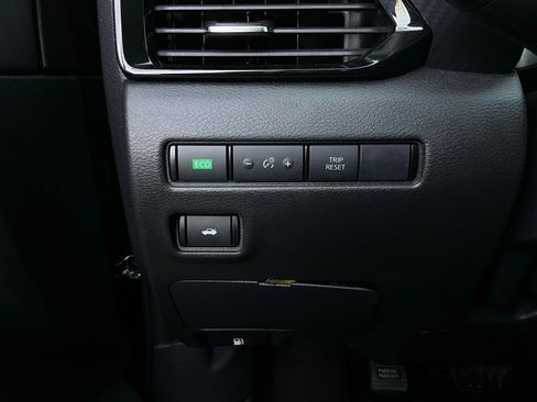 Used 2025 Nissan Sentra SV image 20