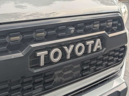 Used 2020 Toyota Tacoma TRD Off-Road w/ TRD Premium Off Road Package AWD/4WD image 11
