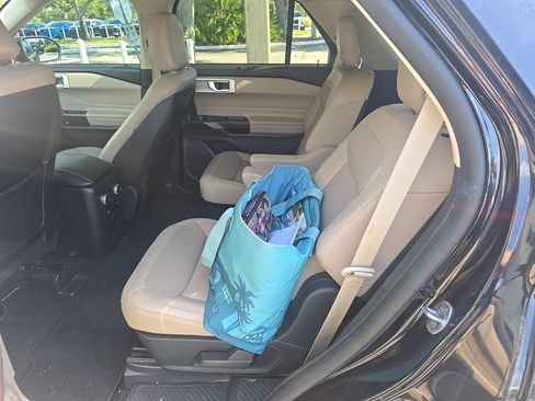 Used 2020 Ford Explorer Limited RWD image 11