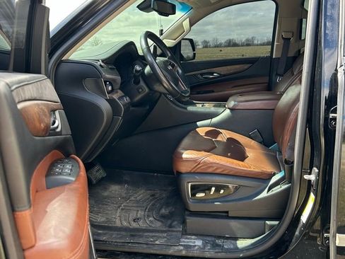 Used 2015 Cadillac Escalade Premium image 6