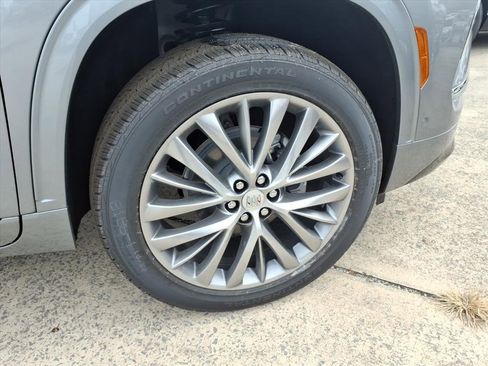 New 2026 Buick Enclave Avenir image 9