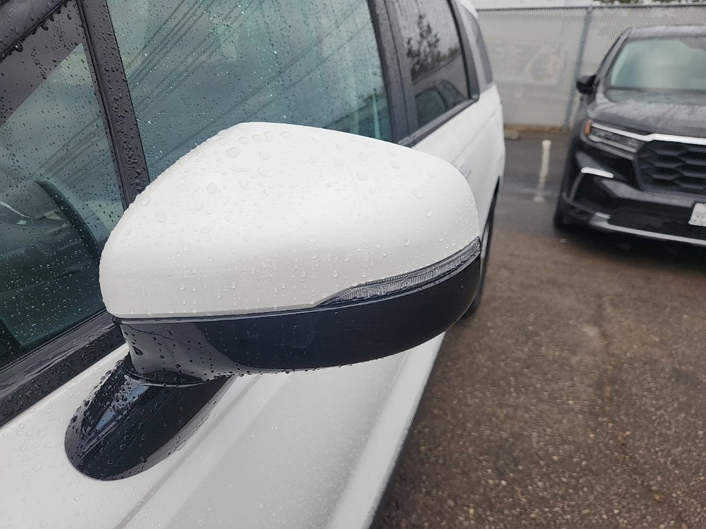 Certified 2023 Kia Carnival LX FWD image 7