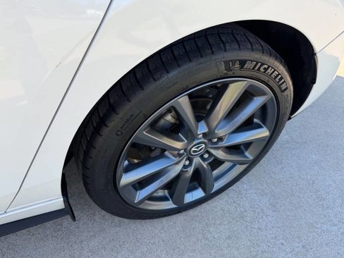 Used 2019 MAZDA MAZDA3 Hatchback w/ Preferred Package FWD image 17