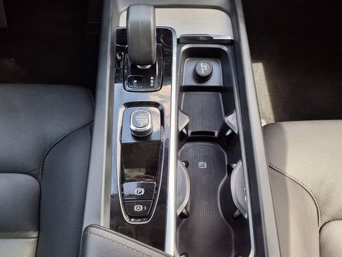 Used 2025 Volvo XC60 B5 Plus AWD/4WD image 30