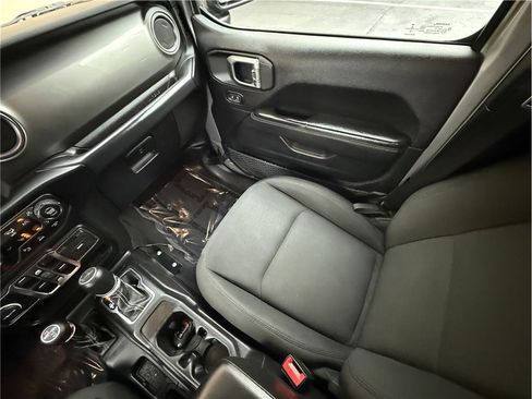 Used 2020 Jeep Gladiator Overland image 12