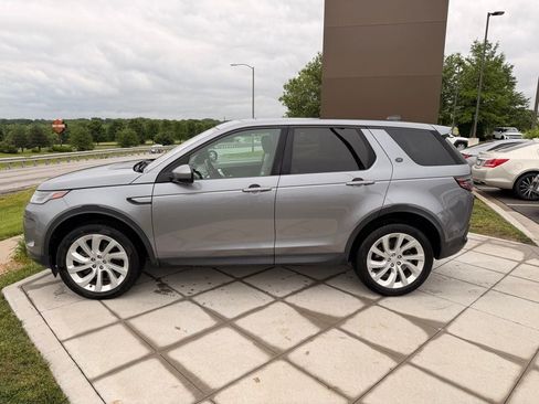 Used 2020 Land Rover Discovery Sport SE AWD/4WD image 2