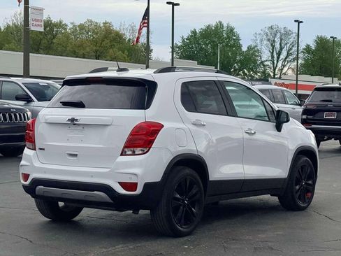 Used 2019 Chevrolet Trax LT w/ Sun & Sound Package FWD image 7